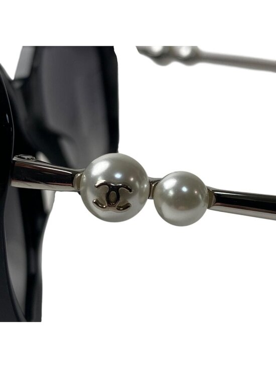 Chanel CC Logo Sunglasses Faux Pearl main image 8